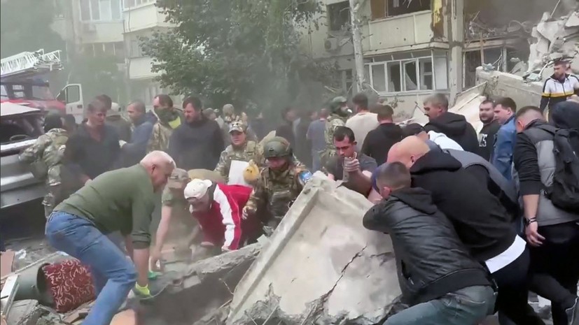 В Белгороде из-под завалов спасли мужчину, он передан врачам