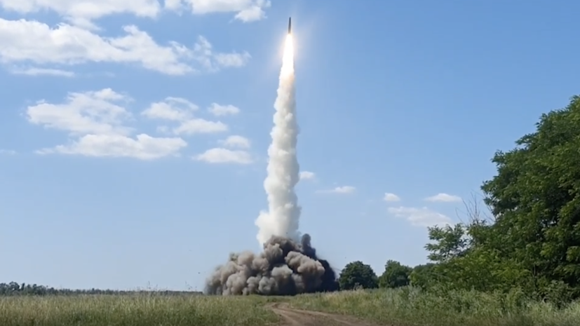 Гиперзвуковыми ракетами «Кинжал» и беспилотниками: ВС России за неделю нанесли 25 групповых ударов по целям на Украине