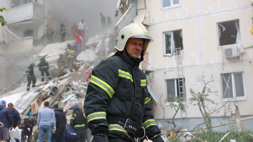МЧС России показало видео спасения мужчины из-под завалов в Белгороде